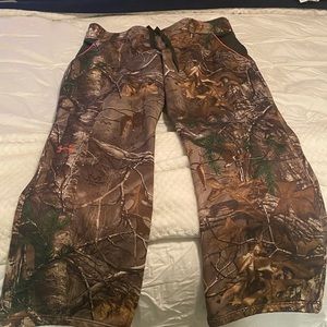 Women’s realtree under armour camouflage pants